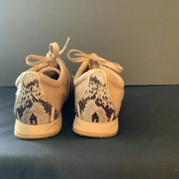 Cole Haan 7.5 Tan - Picture 6 of 6